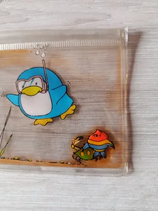 Estuche antiguo con dibujos de pingüinos