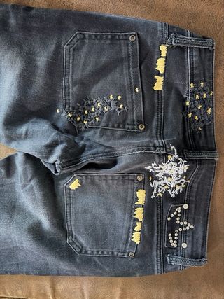 Jeans negros tiro bajo