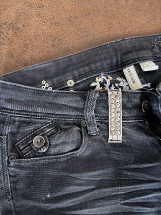 Jeans negros tiro bajo