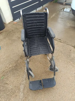 Silla de ruedas plegable de transporte