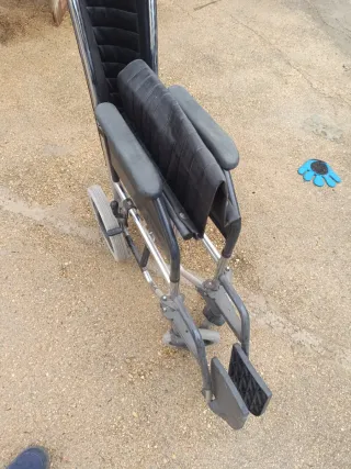 Silla de ruedas plegable de transporte