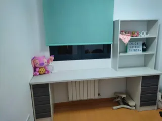 Escritorio moderno blanco y gris