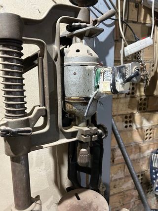 Taladro de columna antiguo