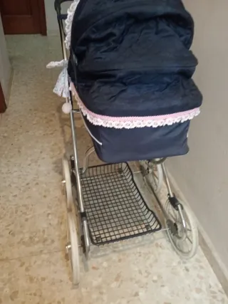 Carrito de muñecas reborn con neceser
