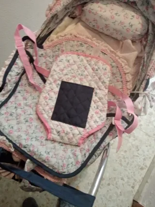 Carrito de muñecas reborn con neceser