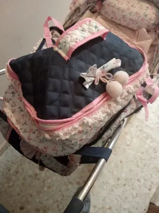 Carrito de muñecas reborn con neceser