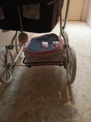 Carrito de muñecas reborn con neceser