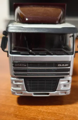 Replica a escala Camión DAF 95XF marca JOAL