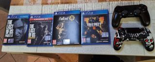 PS4 con 4 giochi e 2 controller