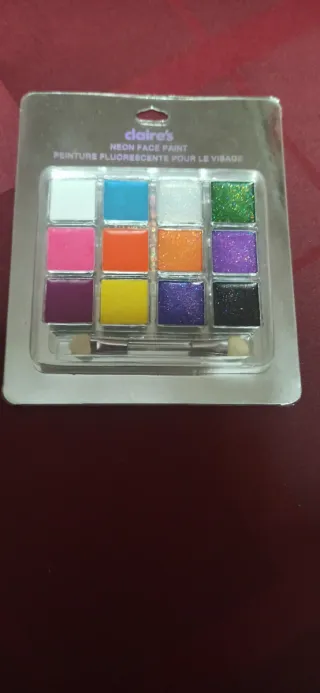 Maquillaje infantil, libro y pintura