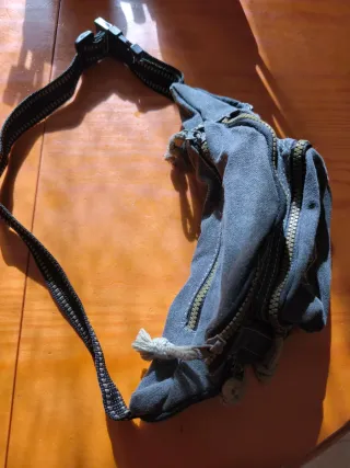 Riñonera loneta negra con cremalleras