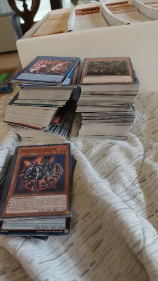 Lotto 500 Carte Yu-Gi-Oh!