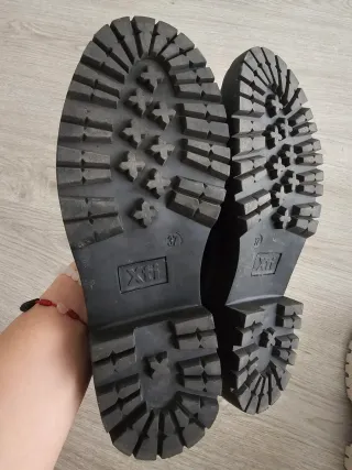 Mocasines charol negros talla 37.