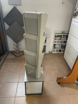 Revistero giratorio gris