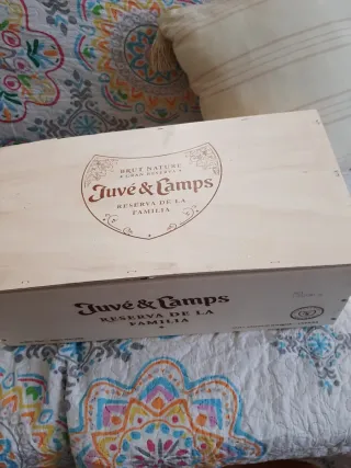 Caja de madera Juvé & Camps Reserva de la Familia