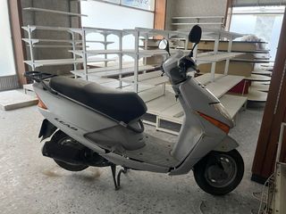 Moto Honda Lead Gris en Jaca (Huesca)