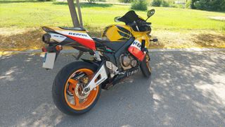 HONDA CBR 600RR Repsol con pegatina DGT