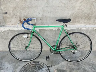 Bicicleta carretera BH clásica verde