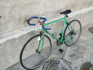 Bicicleta carretera BH clásica verde