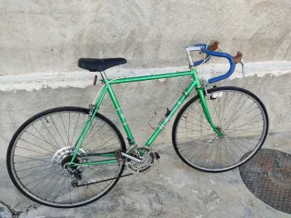 Bicicleta carretera BH clásica verde