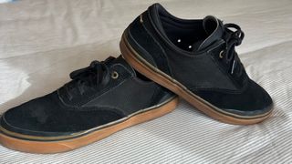 Zapatillas casuales negras tipo skater