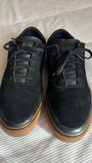 Zapatillas casuales negras tipo skater