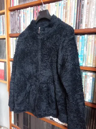 Chaqueta de pelo negra