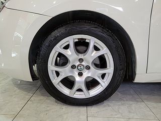 Alfa Romeo MiTO 1.3 JTD, clima, llantas 16", bluet