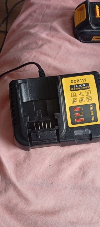 Cargador DeWalt DCB112