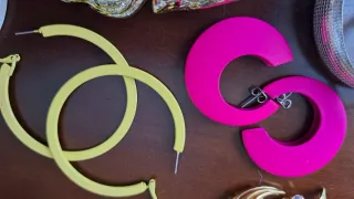 9 pares de Pendientes de aro y colgantes