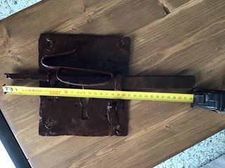 Antigua cerradura de hierro