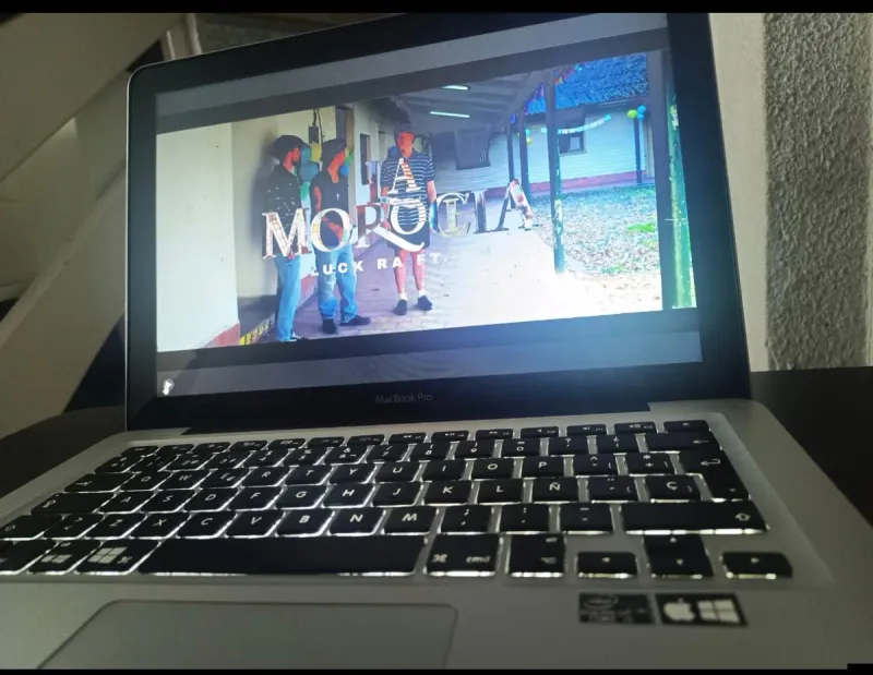 MacBook Pro 13.3” i5 | 16GB RAM | Win 11 + MacOS afbeelding 2