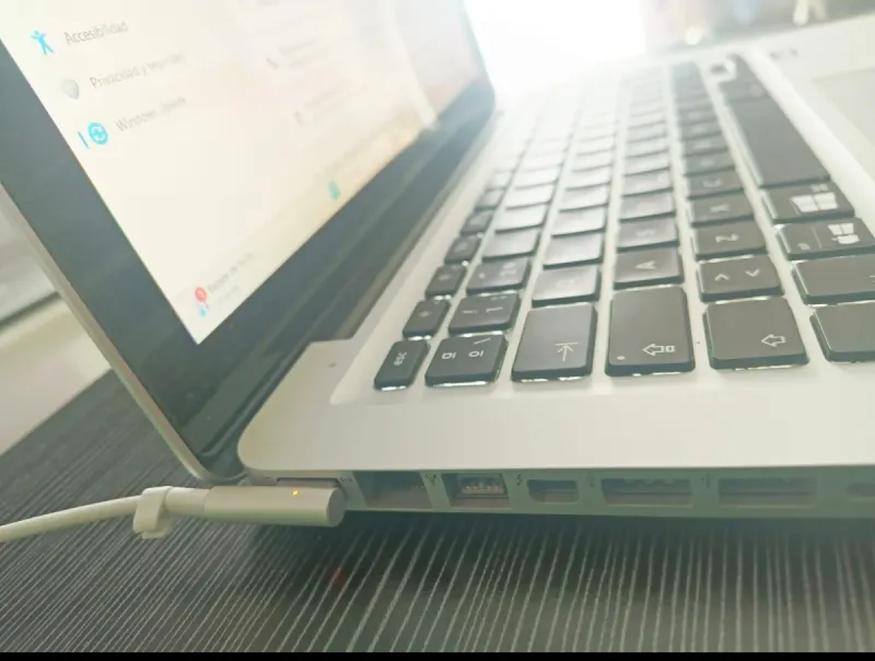 MacBook Pro 13.3” i5 | 16GB RAM | Win 11 + MacOS afbeelding 7