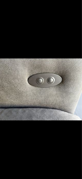 Sofá motorizado de tela beige/gris