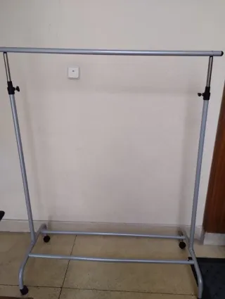 Burro perchero ropa metal y ruedas