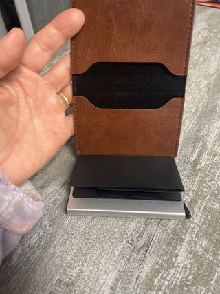 Cartera para tarjetas de polipiel marrón