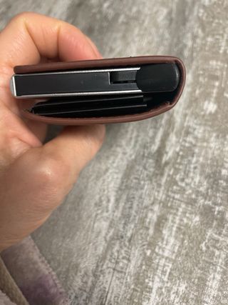 Cartera para tarjetas de polipiel marrón