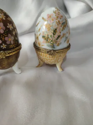 Coppia uova porcellana decorate