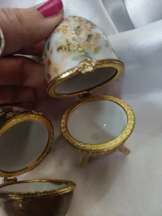 Coppia uova porcellana decorate