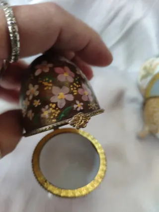 Coppia uova porcellana decorate