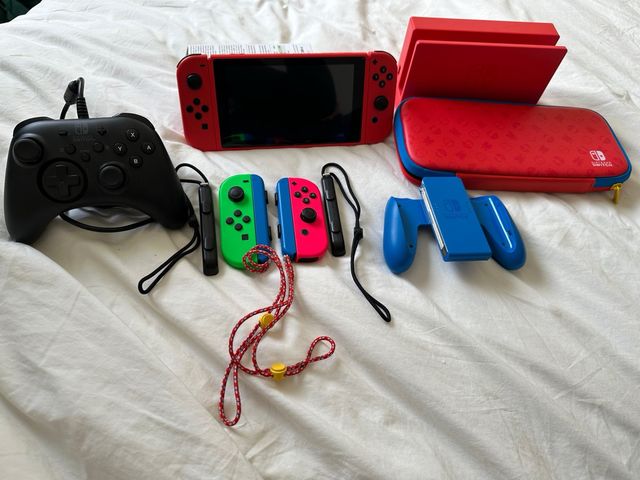 Nintendo Switch + 2 Joy-Cons + Mando