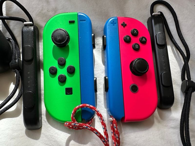 Nintendo Switch + 2 Joy-Cons + Mando afbeelding 4