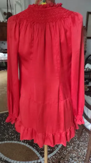 Camicia rossa con rouches