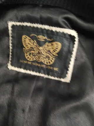 Cazadora de piel negra