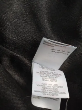 Cazadora de piel negra