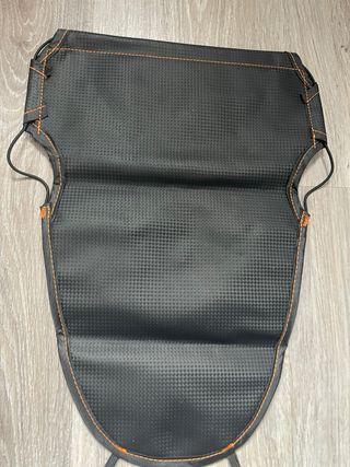 Bolsa organizadora bajo asiento moto