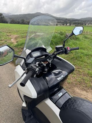 Honda Integra 700 - ABS/Akrapovic/Baúl/52cv/A