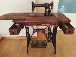 Máquina de coser Singer antigua