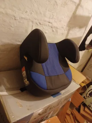 Alzador de coche azul y negro