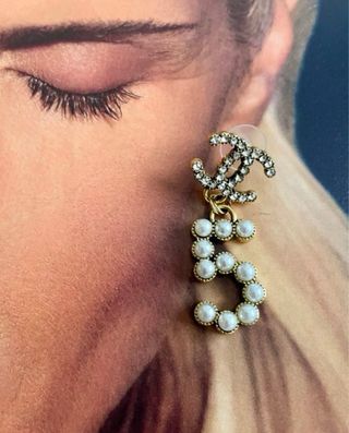 Pendientes estilo chanel  CC Nº5 Perlas Dorados